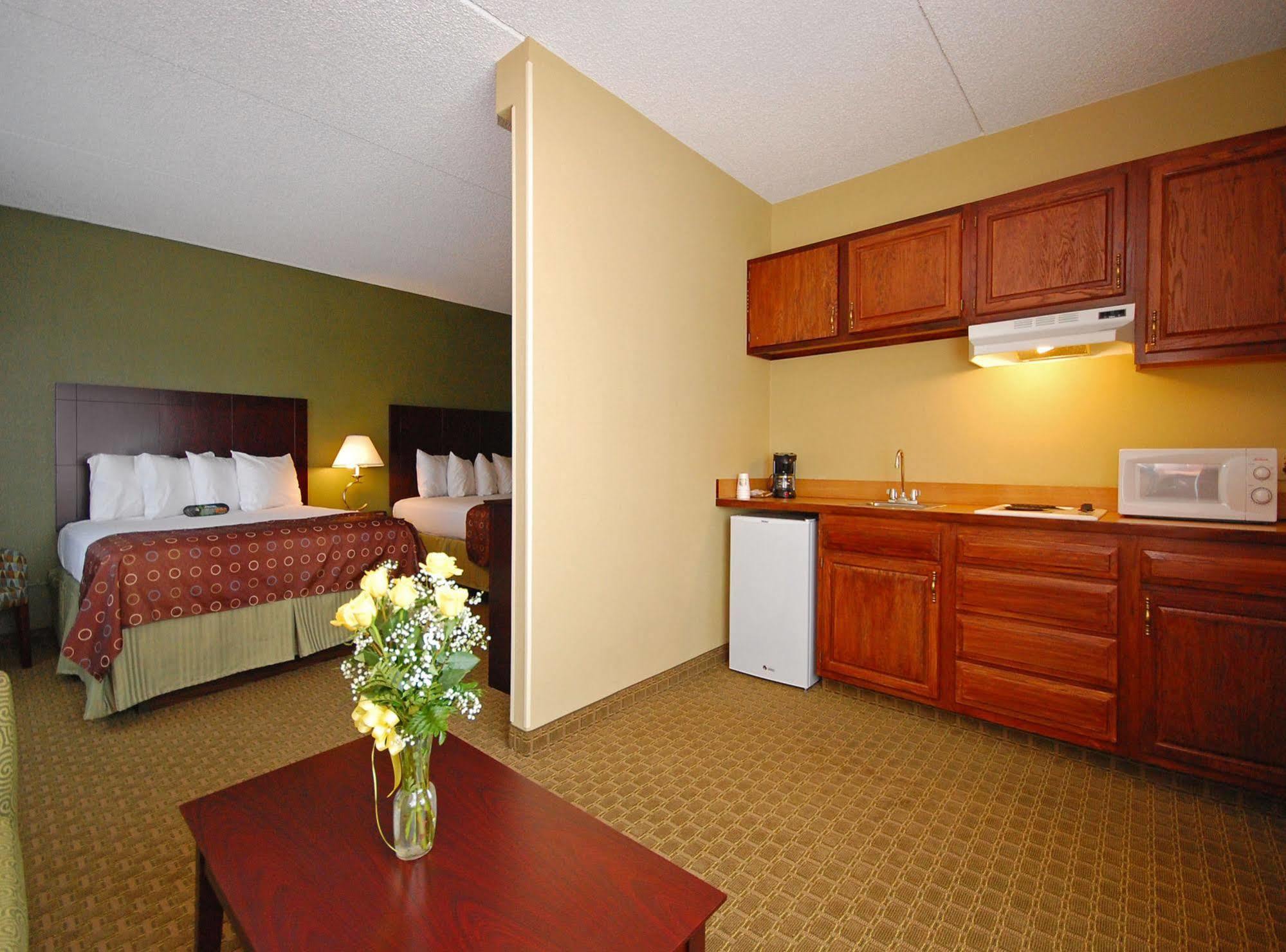 Best Western Airport Inn & Suites Cleveland Brook Park Bilik gambar