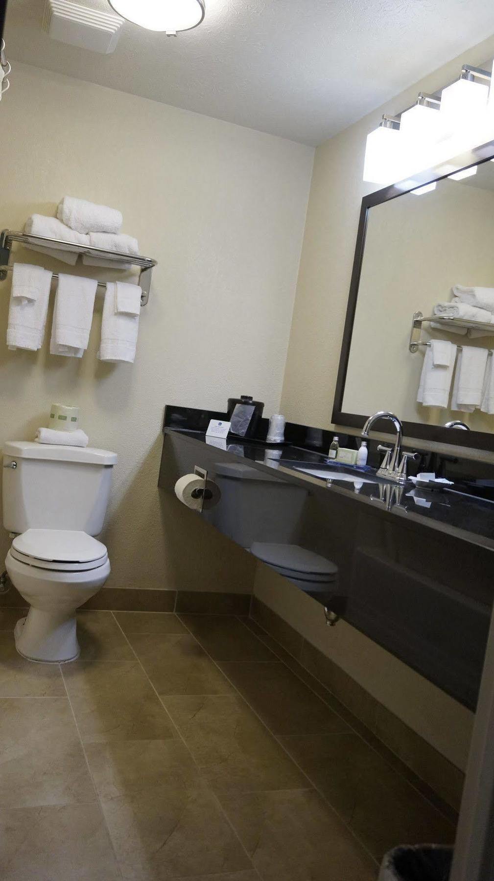 Best Western Airport Inn & Suites Cleveland Brook Park Luaran gambar