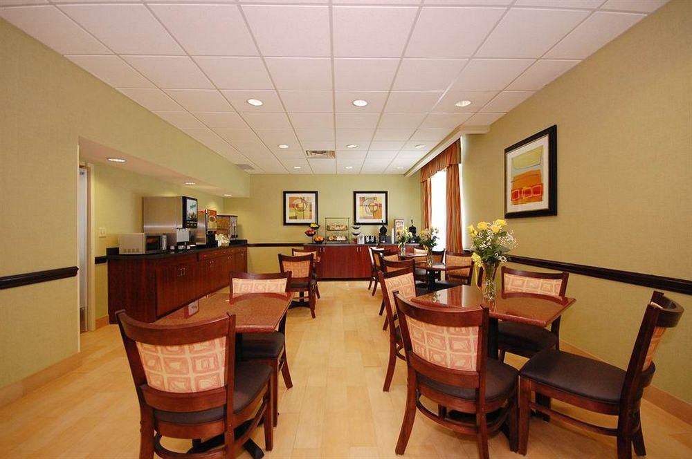 Best Western Airport Inn & Suites Cleveland Brook Park Restoran gambar