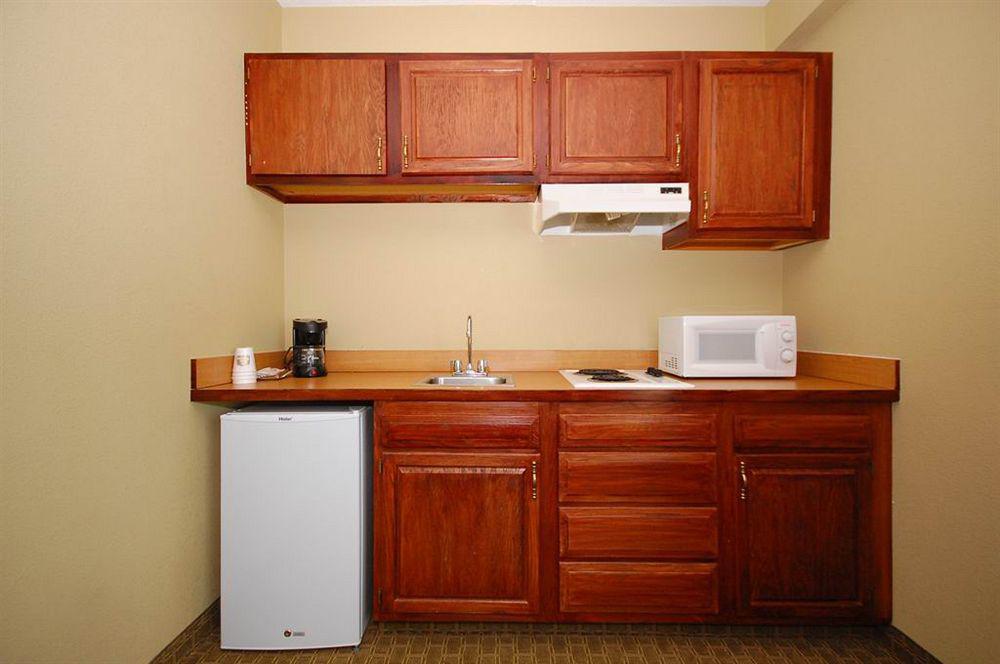Best Western Airport Inn & Suites Cleveland Brook Park Luaran gambar